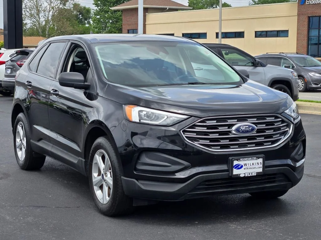 Used 2021 Black Ford SE image 4