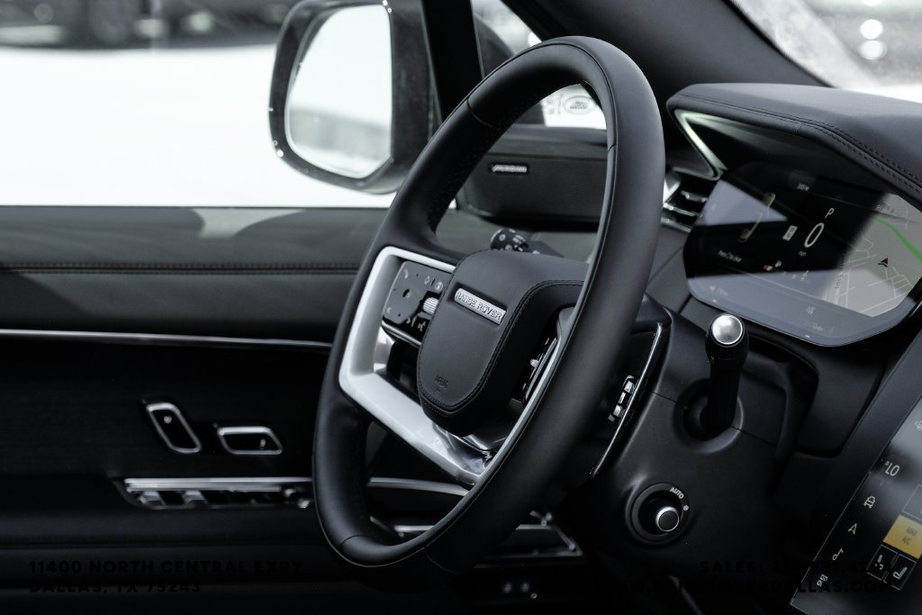 New 2027 Santorini Black Metallic Land Rover SE image 18