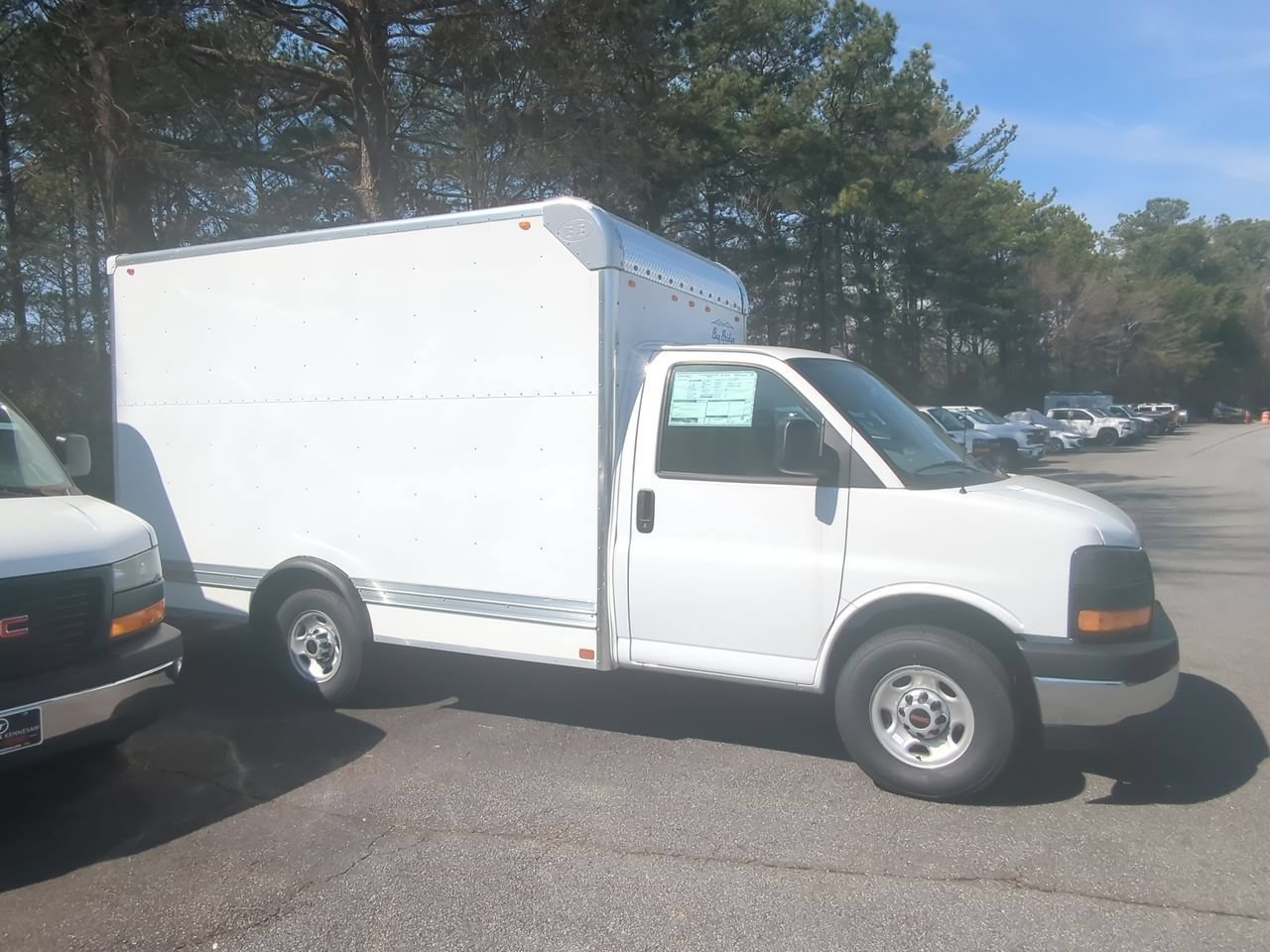 New 2025 Summit White GMC 1WT image 9
