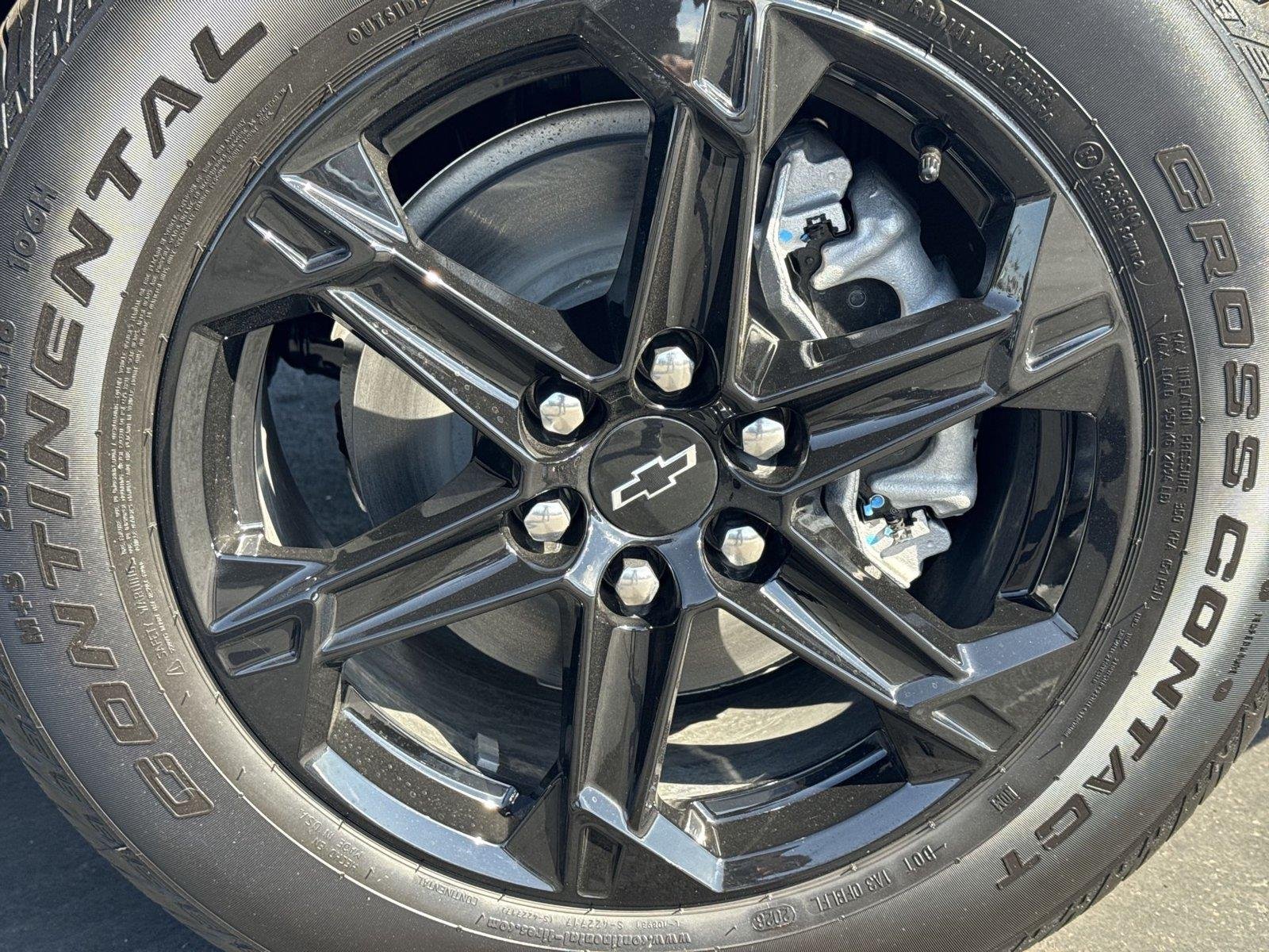 New 2026 Summit White Chevrolet 2LT image 39