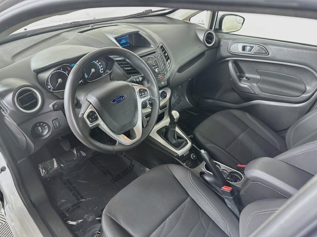 Used 2016 Oxford White Ford SE image 10