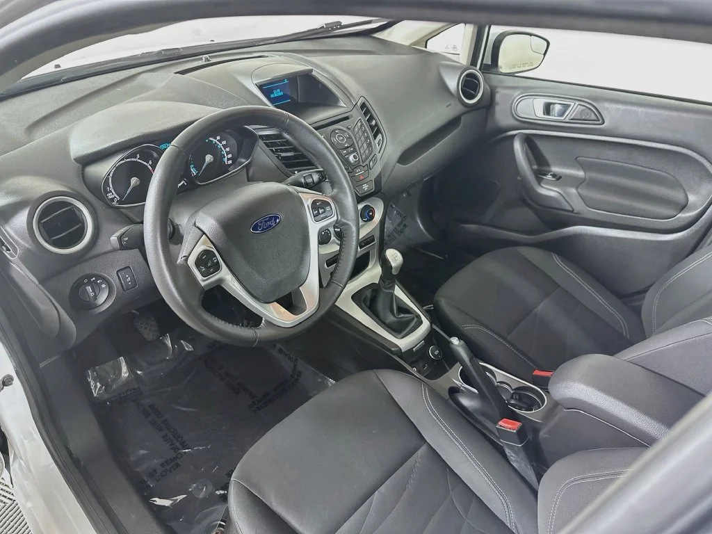 Used 2016 Oxford White Ford SE image 10