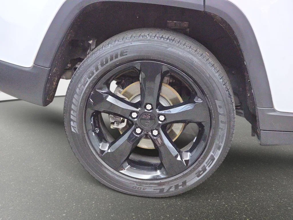 Used 2023 Bright White Clearcoat Jeep Altitude X image 33