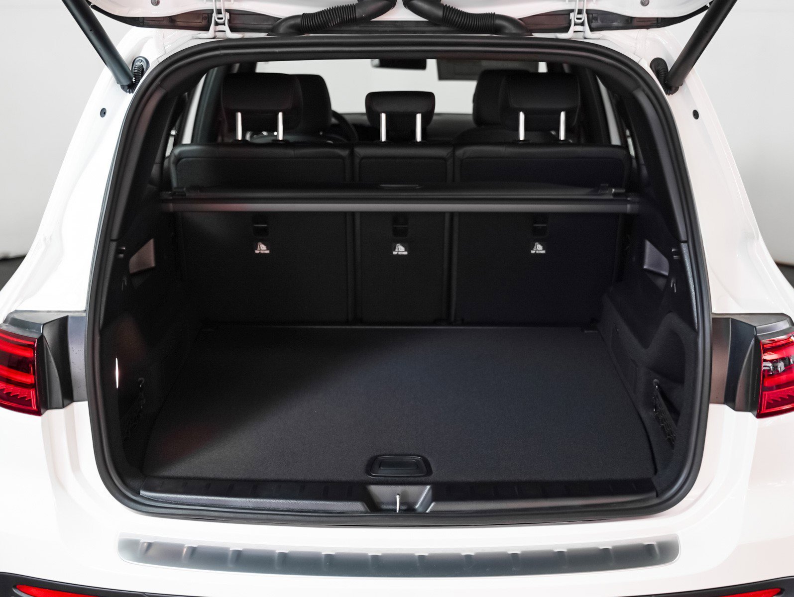 New 2026 Polar White Mercedes-Benz AMG® GLB 35 4MATIC® SUV image 11