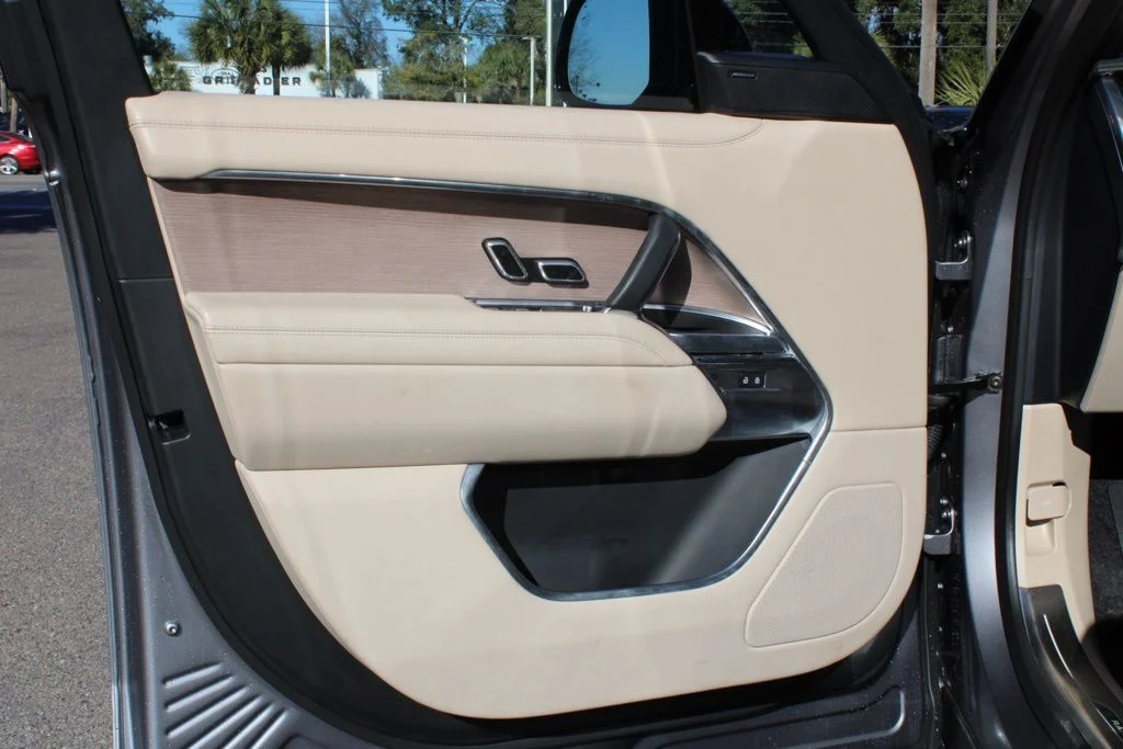 2023 Land Rover Range Rover SE - Photo 13