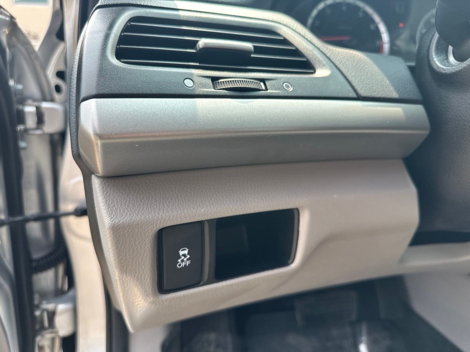 Used 2012 Silver Honda LX image 13