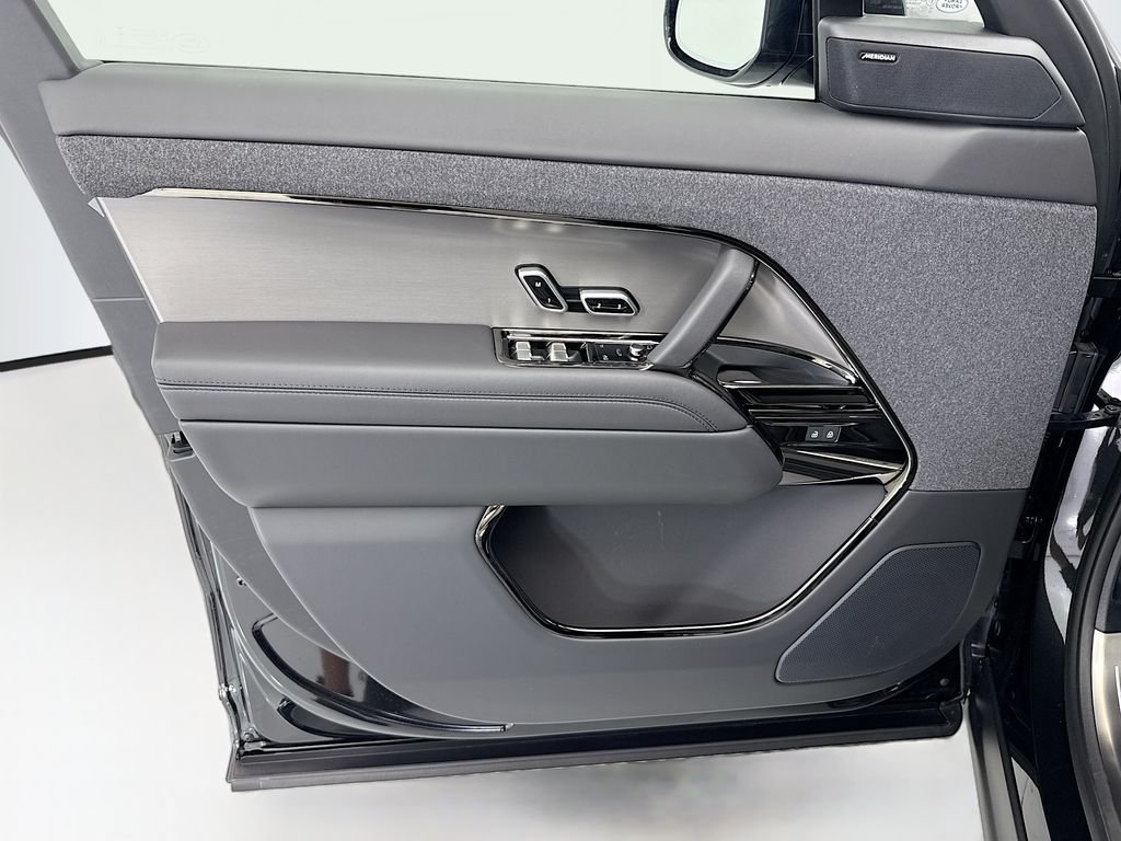 New 2026 Santorini Black Land Rover SE image 24