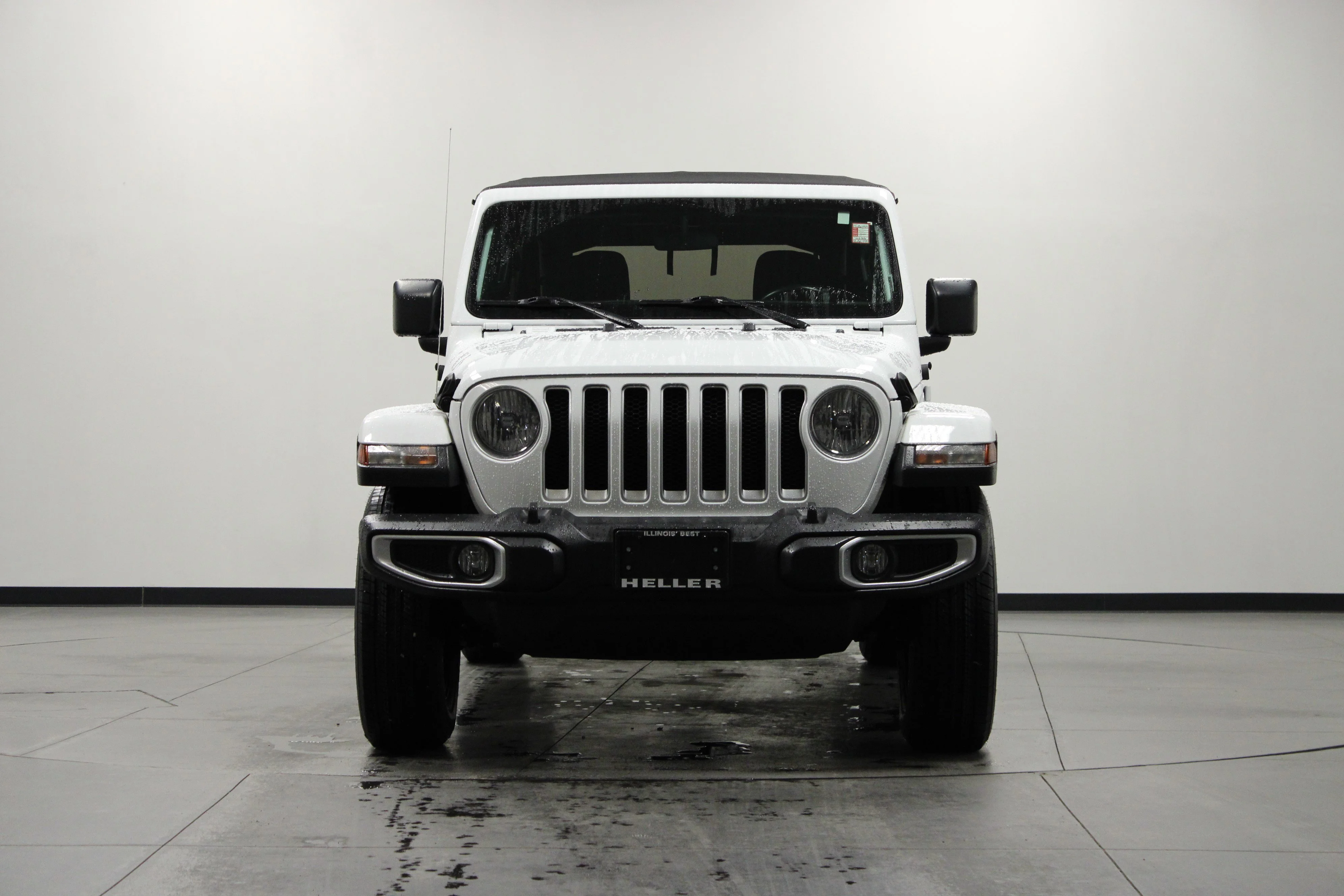 Used 2019 Bright White Clearcoat Jeep Sahara image 9
