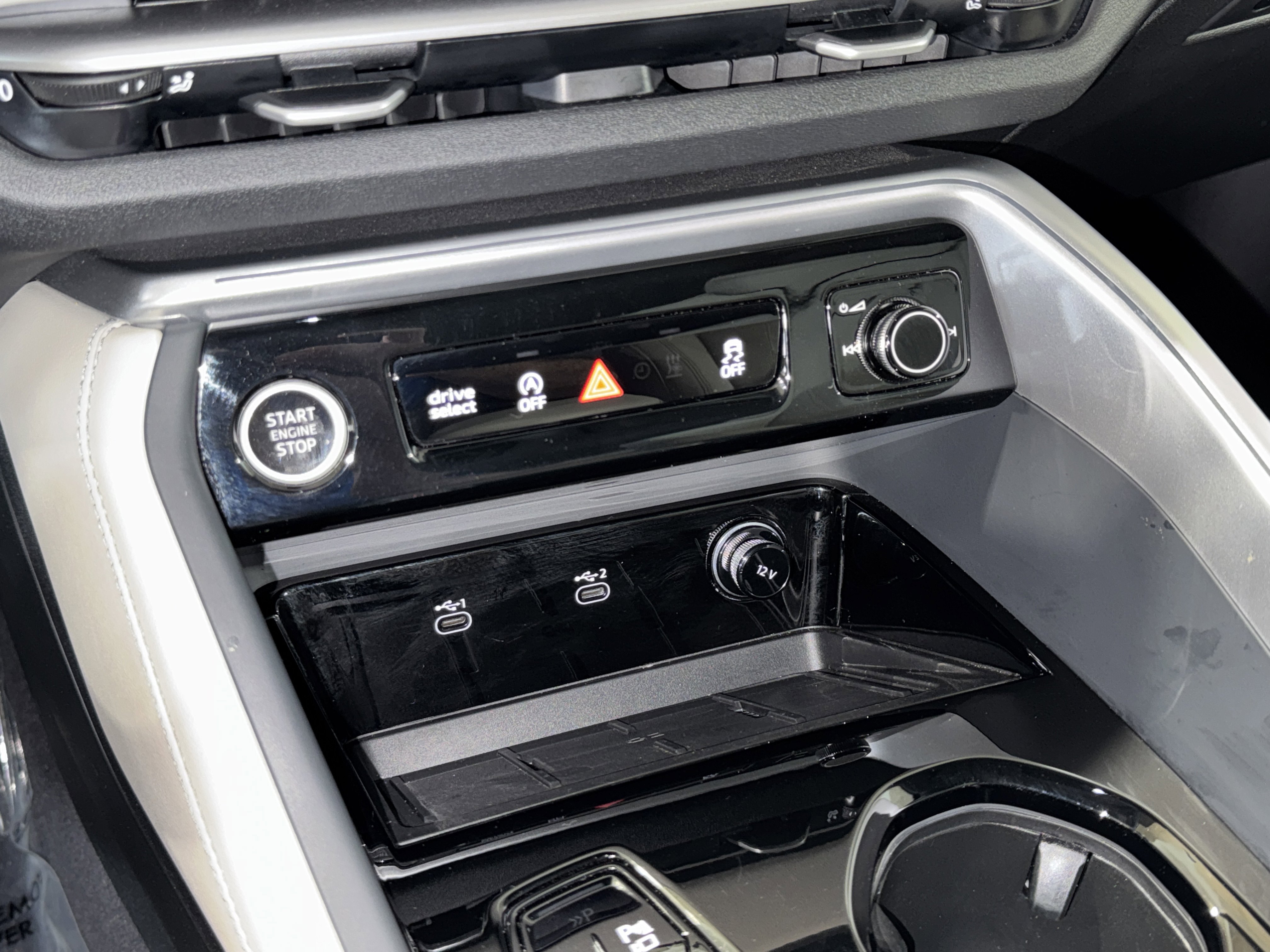Used 2025 Arkona White Audi Prestige image 27
