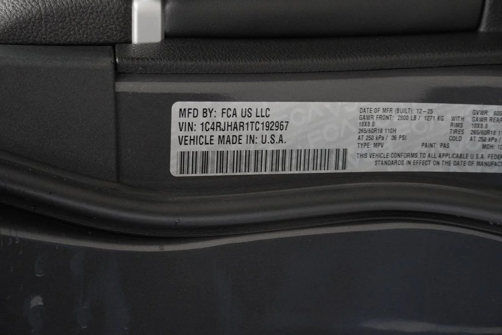New 2026 Baltic Gray Metallic Clear-Coat Exterior Paint Jeep Altitude image 39