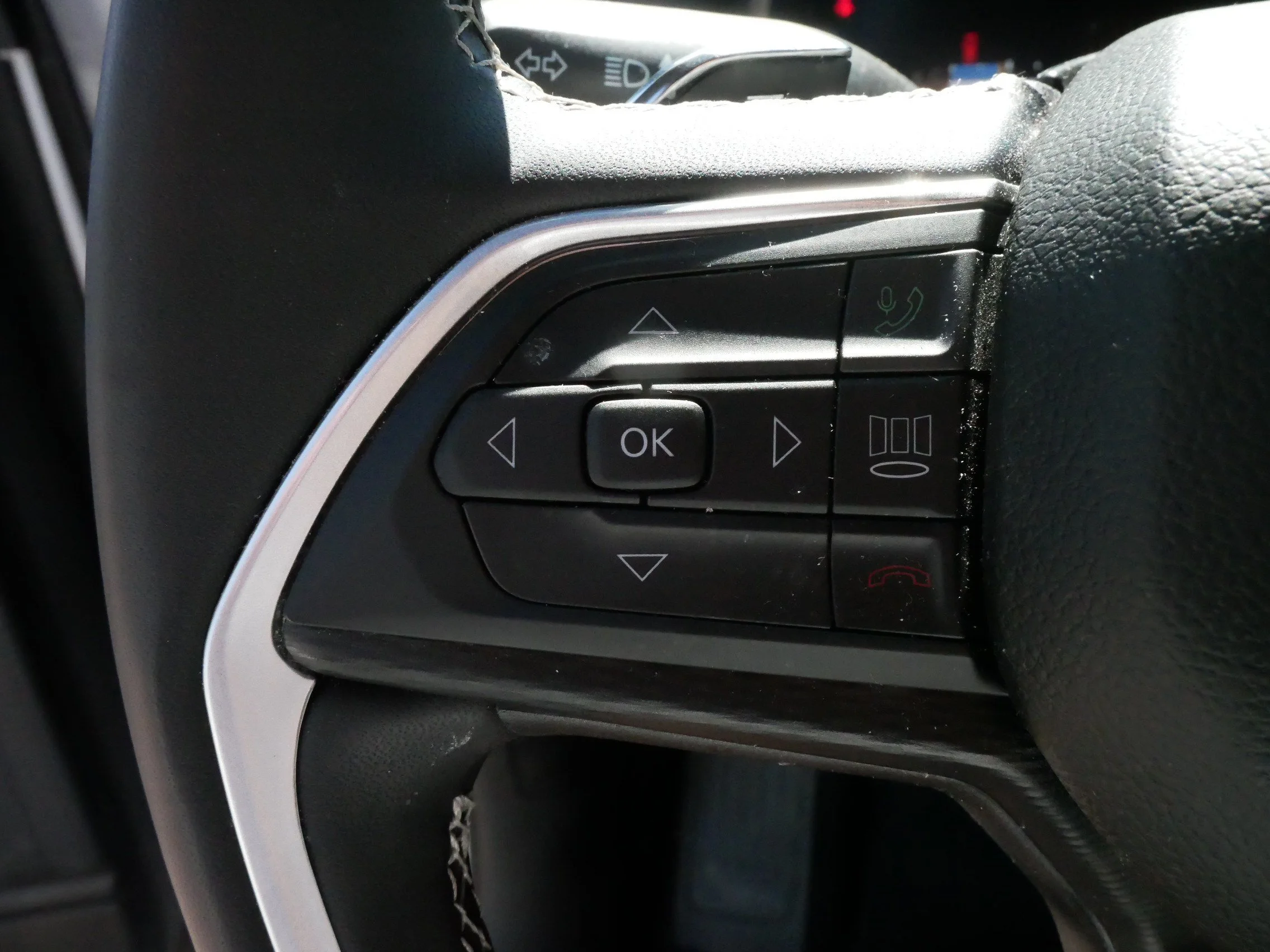 Used 2023 Bright White Clearcoat Jeep Altitude X image 27