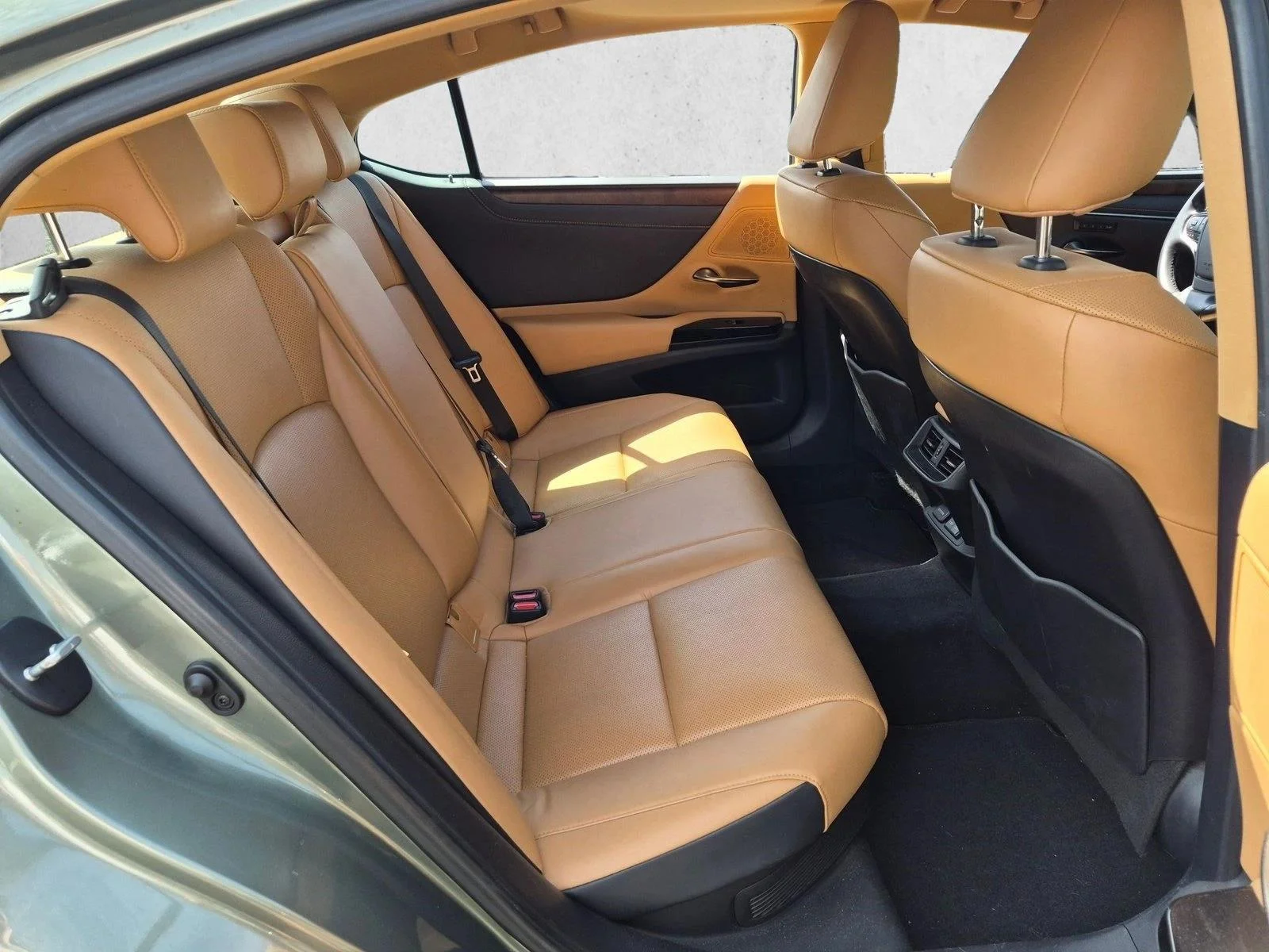 Used 2024 Sunlit Green Lexus ES 300h image 18