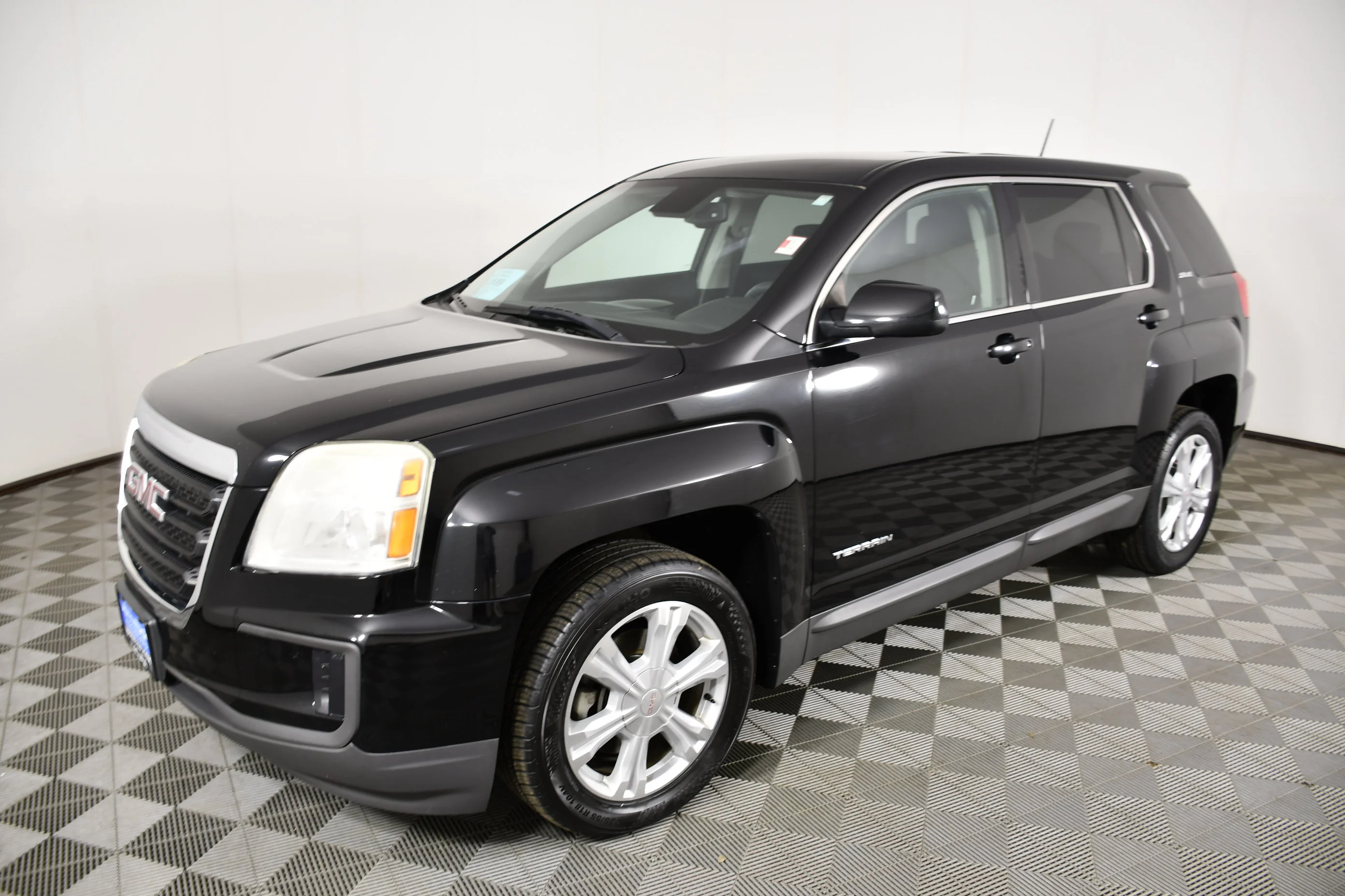Used 2017 Onyx Black GMC SLE image 10