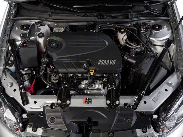 Used 2010 Summit White Chevrolet LS image 16