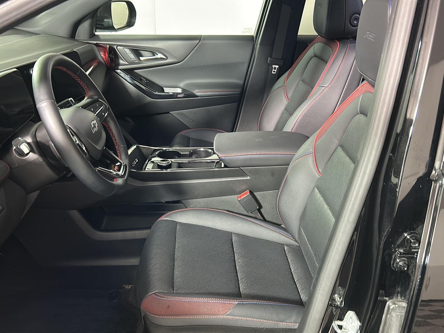 Used 2025 Mosaic Black Metallic Chevrolet AWD RS image 14