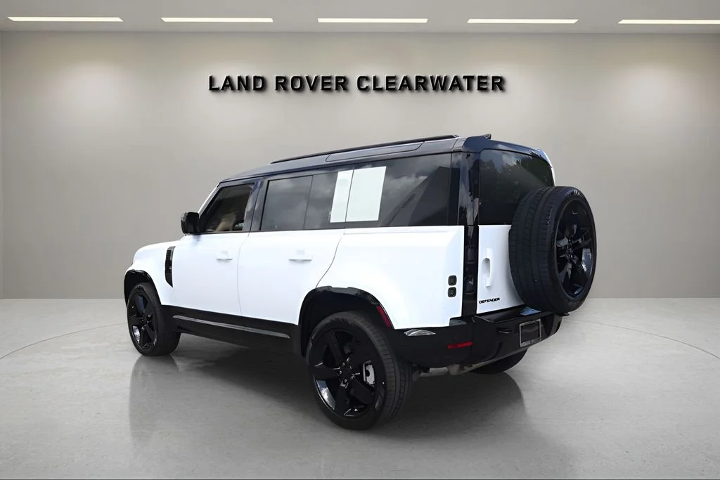 New 2026 Fuji White Land Rover X-Dynamic SE image 3