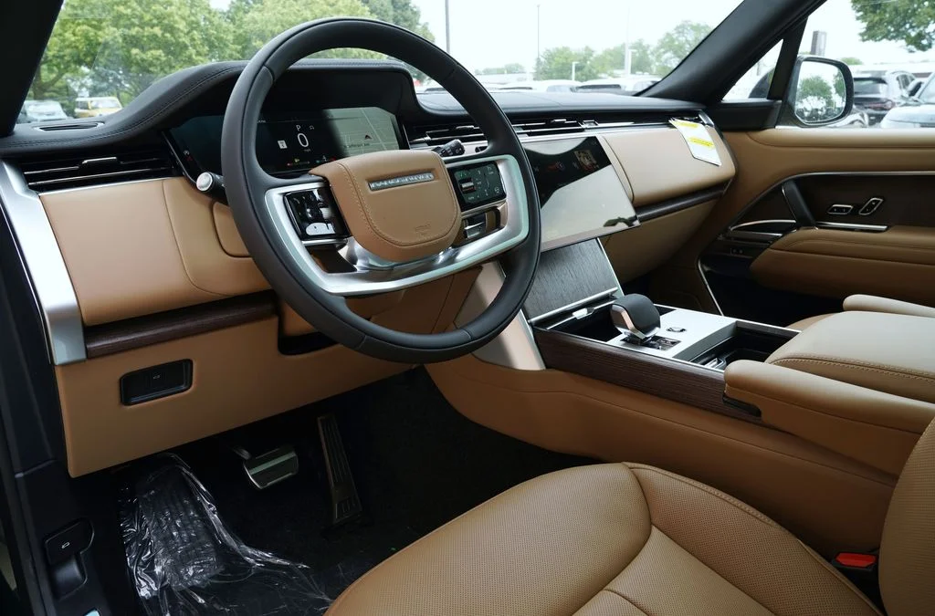 New 2026 British Racing Green Land Rover SE image 15