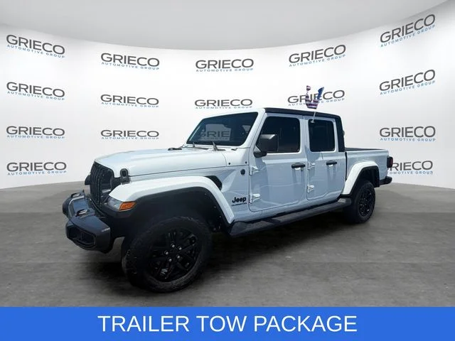 Used 2022 White Jeep Altitude image 3