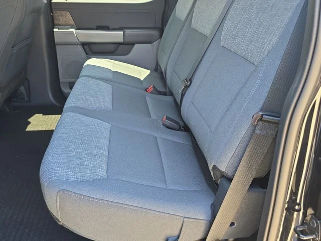 Used 2021 Agate Black Metallic Ford XLT image 24