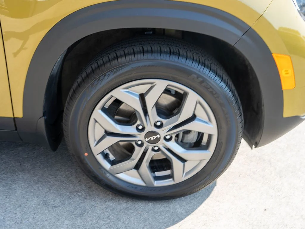 Used 2024 Green Kia S image 34