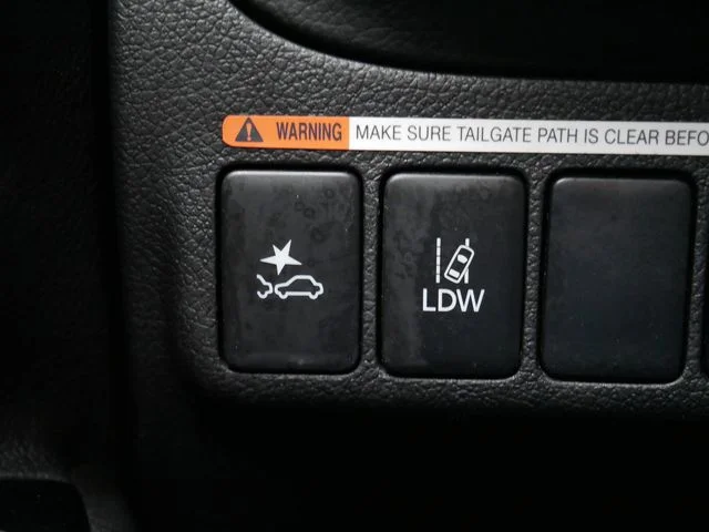 Used 2022 Mercury Gray Metallic Mitsubishi SEL image 16