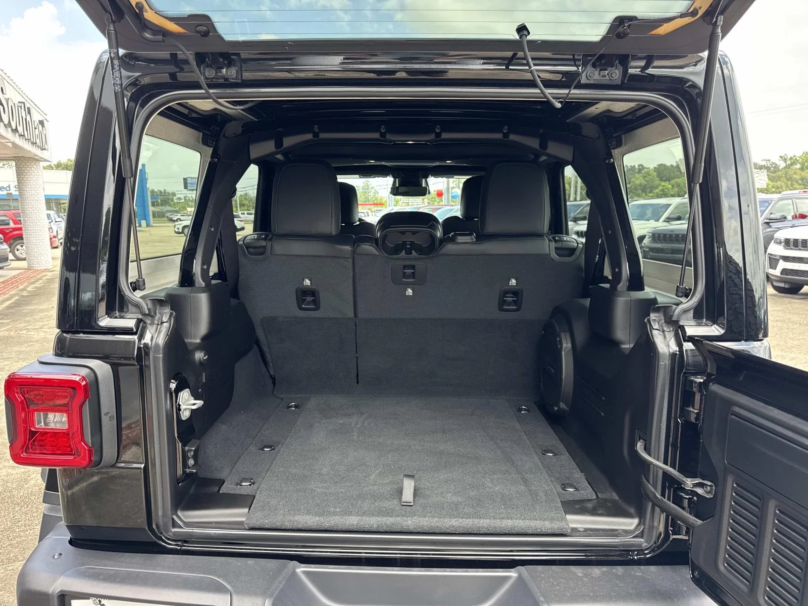 Used 2026 BLACK CLEARCOAT Jeep Rubicon X image 8