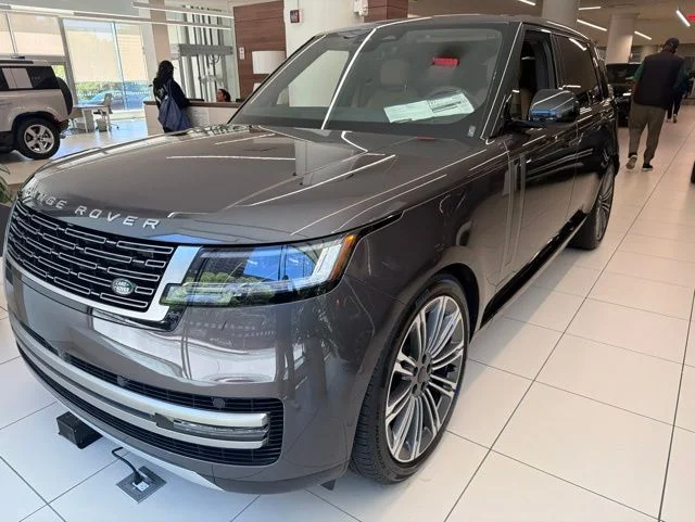 2026 Land Rover Range Rover 3.0 SE LWB 7's photo