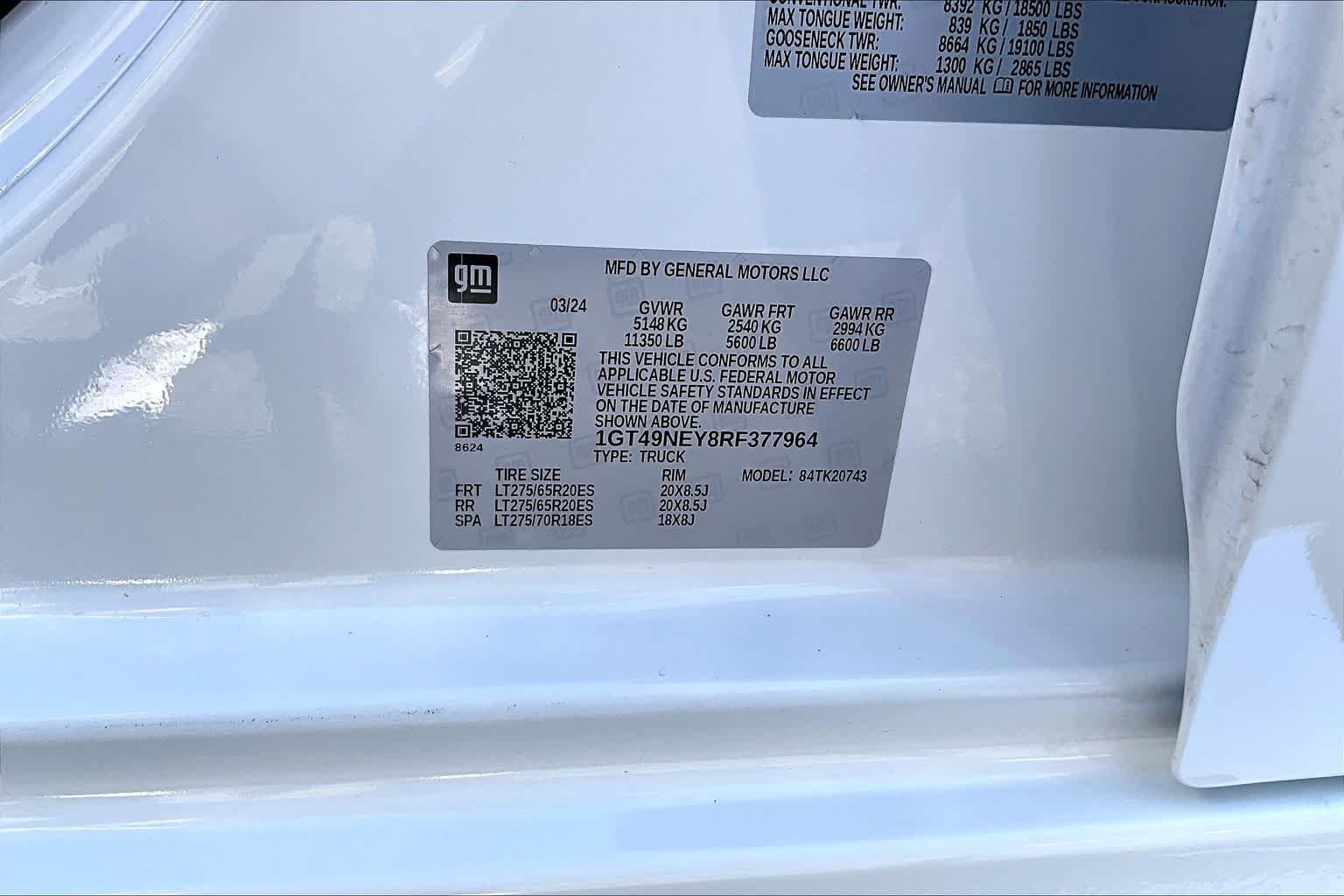 Used 2024 Summit White GMC SLT image 34