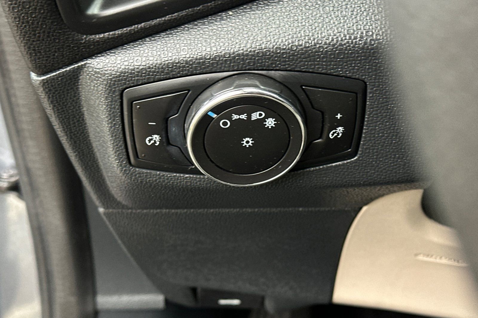 Used 2018 Gray Ford S image 33