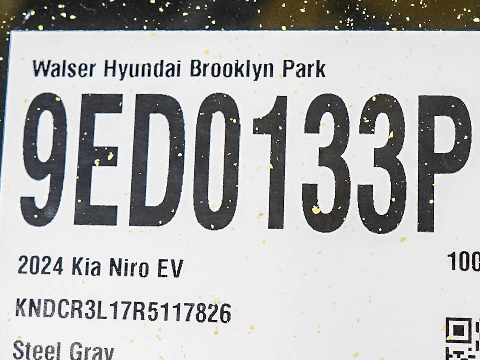 Used 2024 Steel Gray Kia Wind image 31