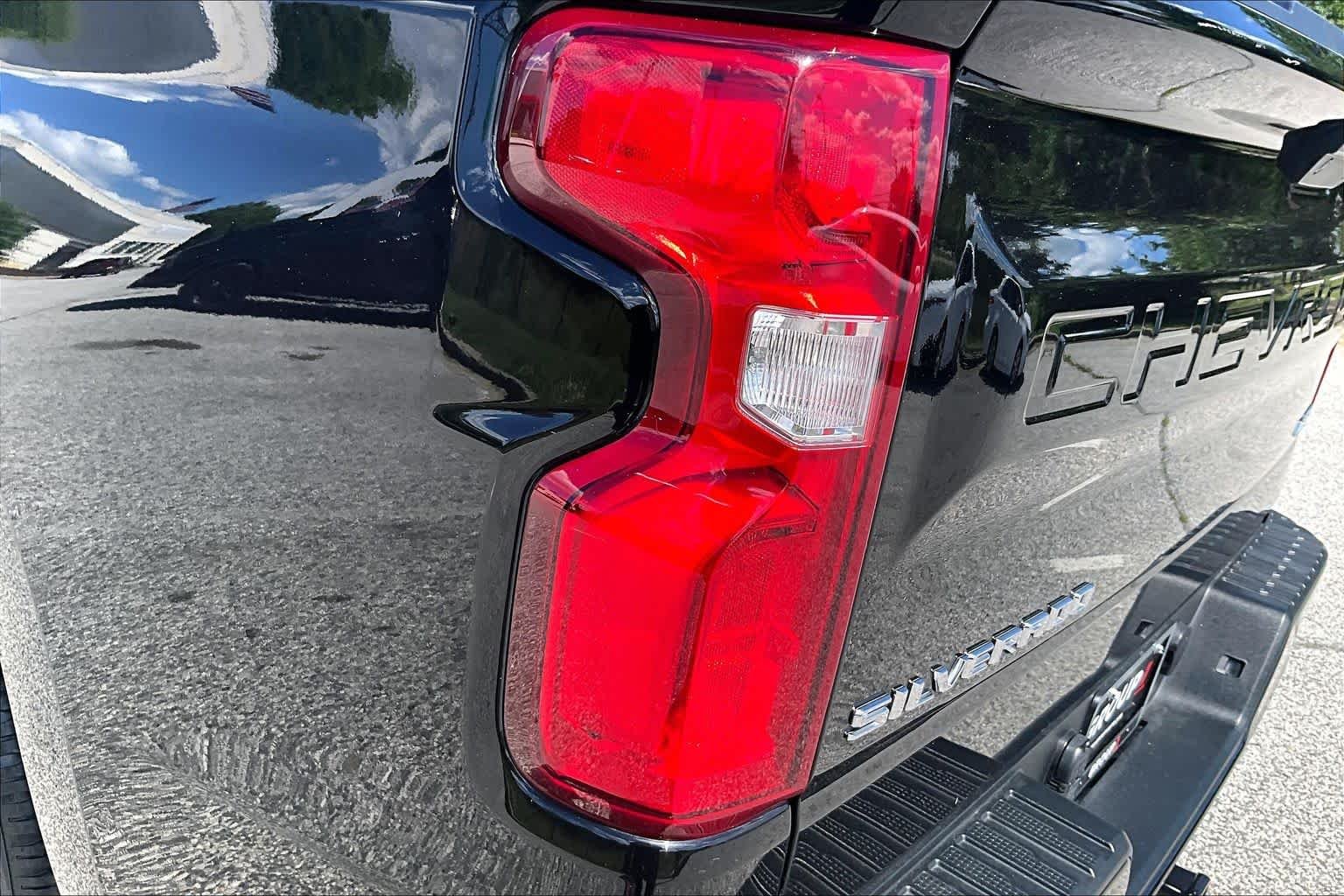 Used 2020 Black Chevrolet RST image 28