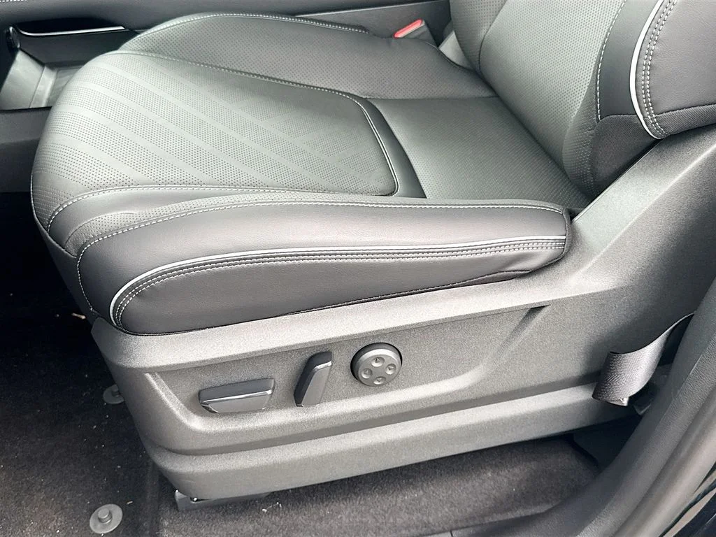 New 2026 BLACK OBSIDIAN INFINITI Luxe 2WD image 20