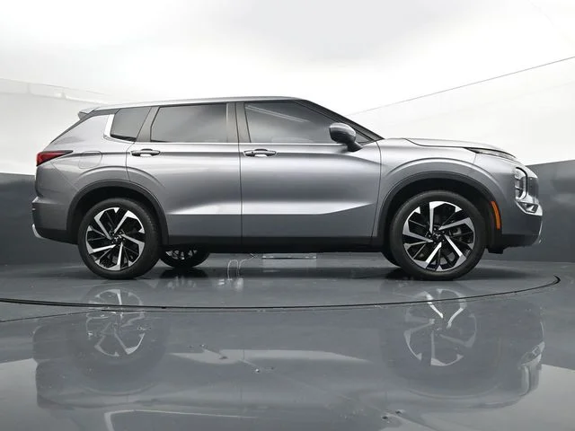 Used 2022  Mitsubishi SE image 39