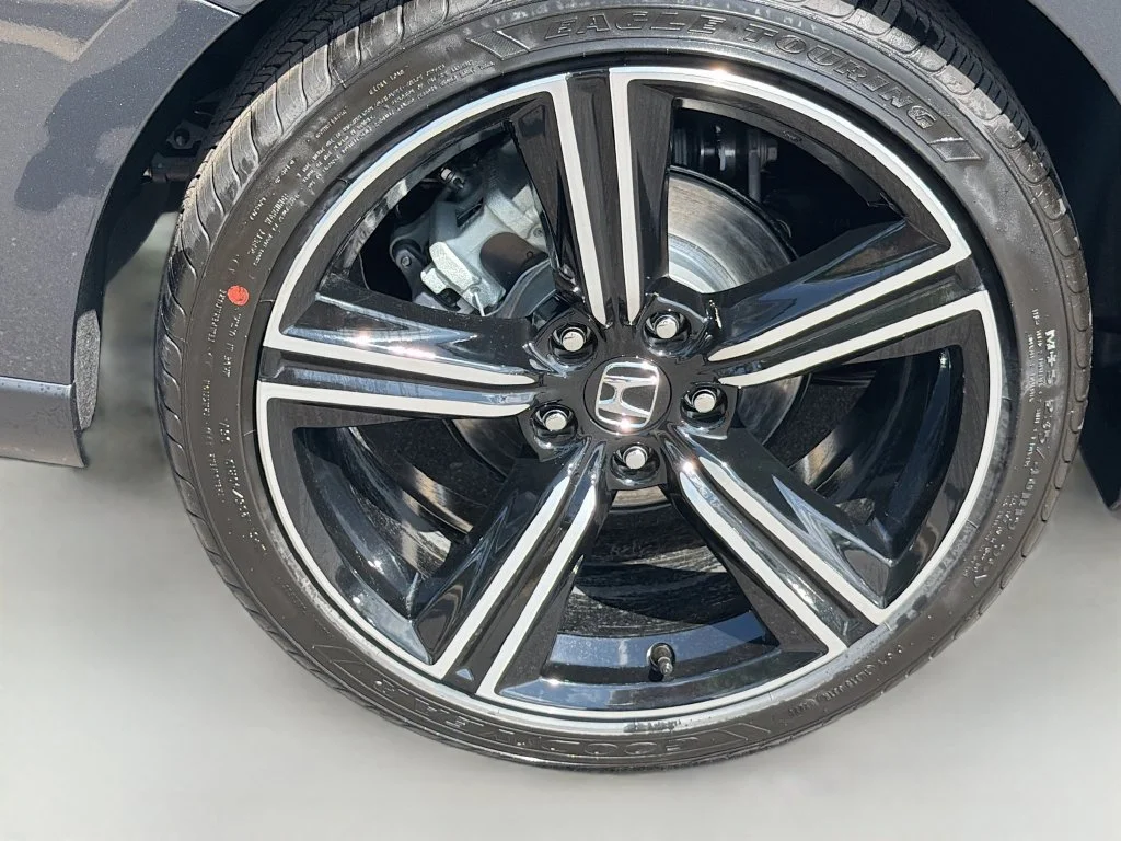 New 2026 Meteorite Gray Metallic Honda SE image 9