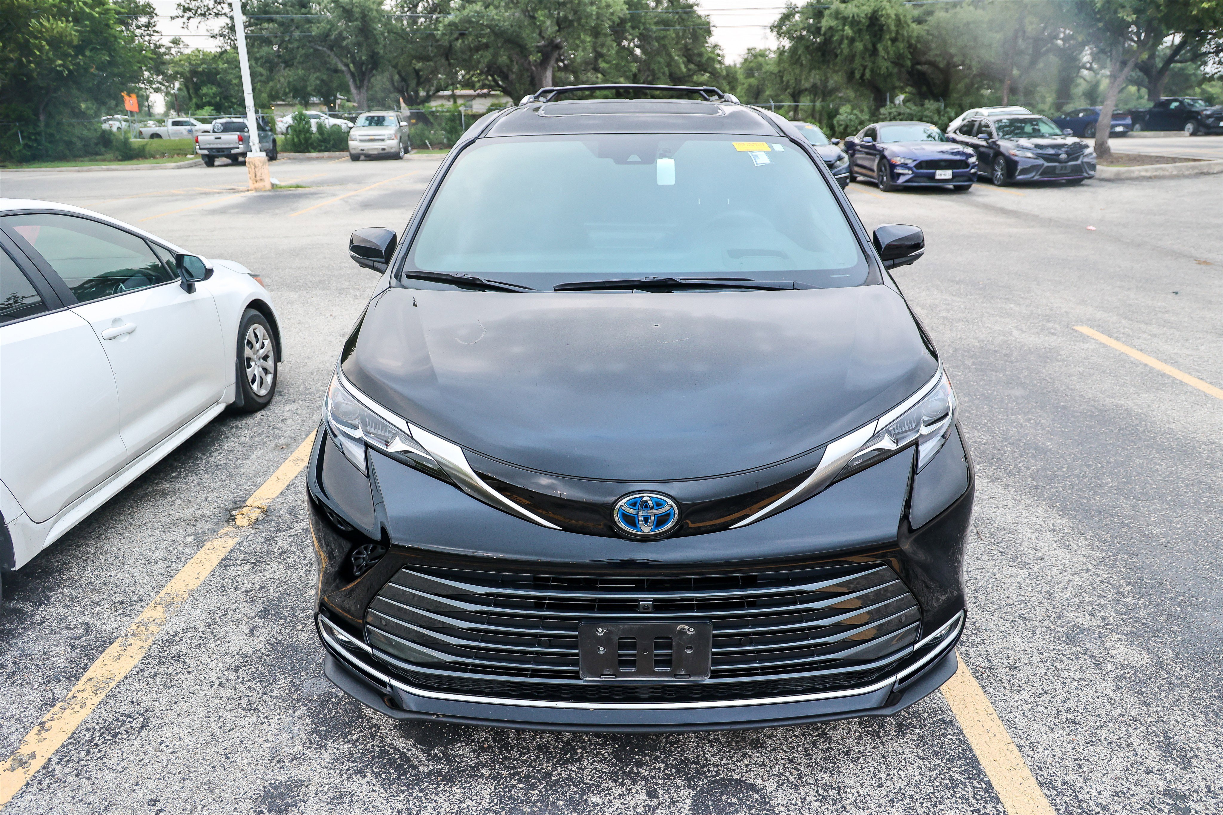 Used 2025 MIDNIGHT BLACK ME Toyota Platinum image 4