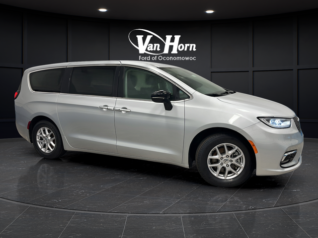 Used 2024 Silver Mist Clearcoat Chrysler Touring L image 1