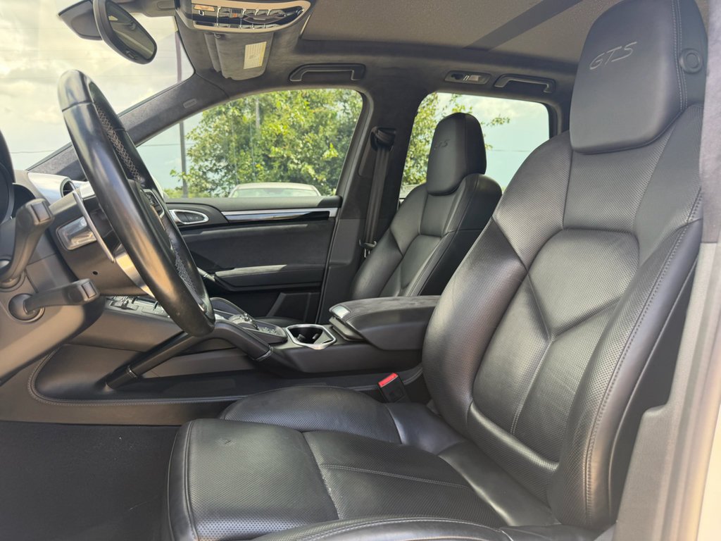 Used 2017  Porsche GTS image 13