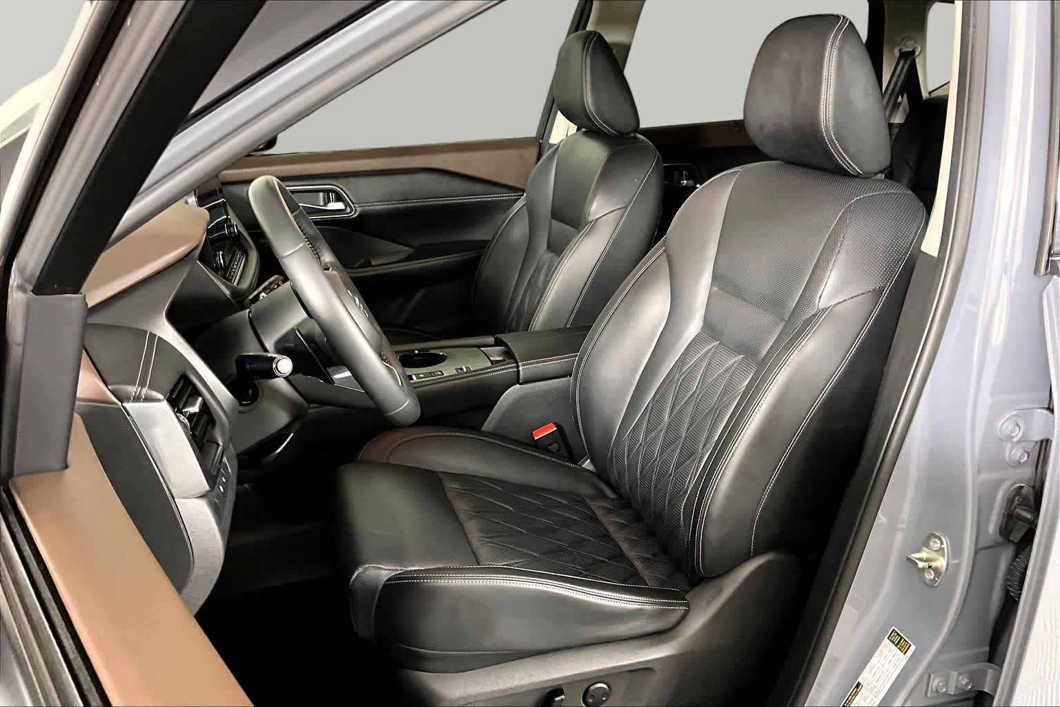 Used 2021 Boulder Gray Pearl/Super Black Nissan Platinum image 8