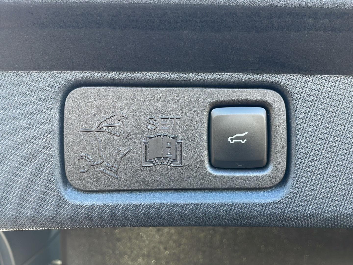 Used 2023 Vapor Blue Metallic Ford Premium image 32
