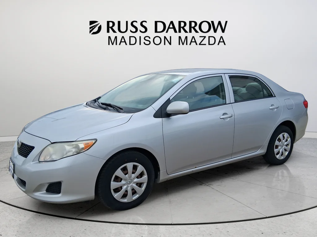 Used 2009 Silver Toyota LE image 1