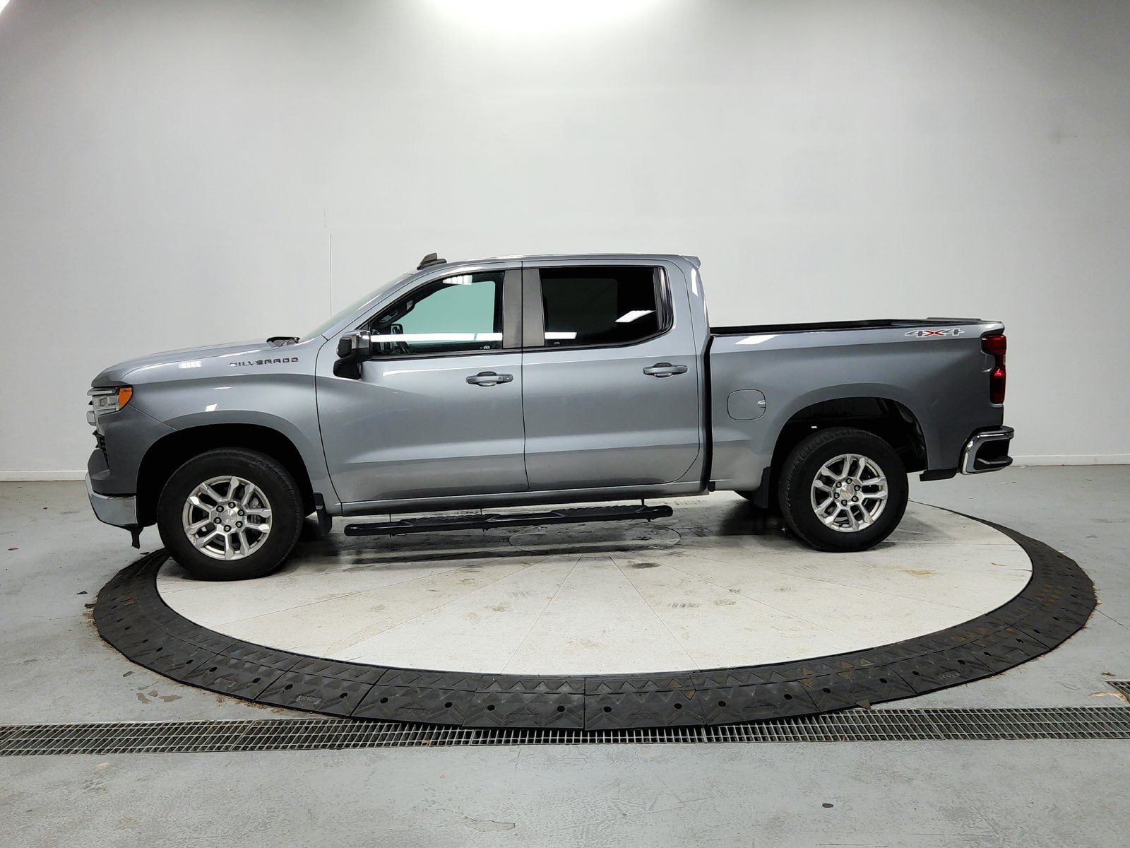 Used 2023 Gray Chevrolet LT image 5