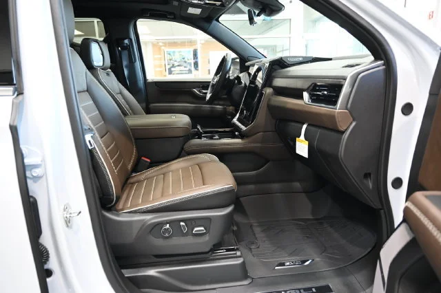 2026 GMC Yukon XL Denali Ultimate - Photo 13