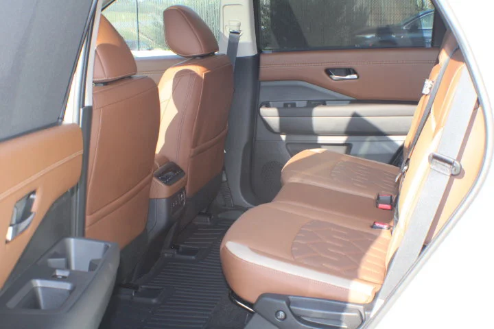 Used 2026 White Nissan Platinum image 15