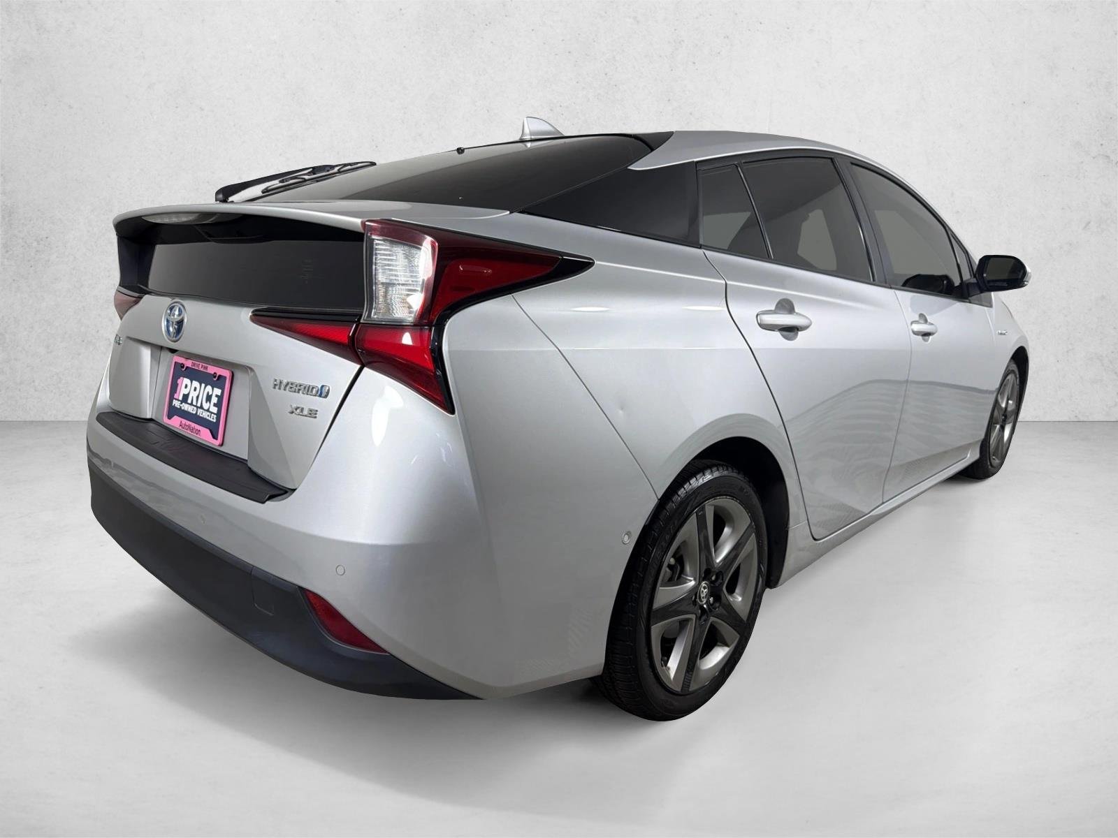 Certified Used 2022 Classic Silver Metallic Toyota XLE image 3