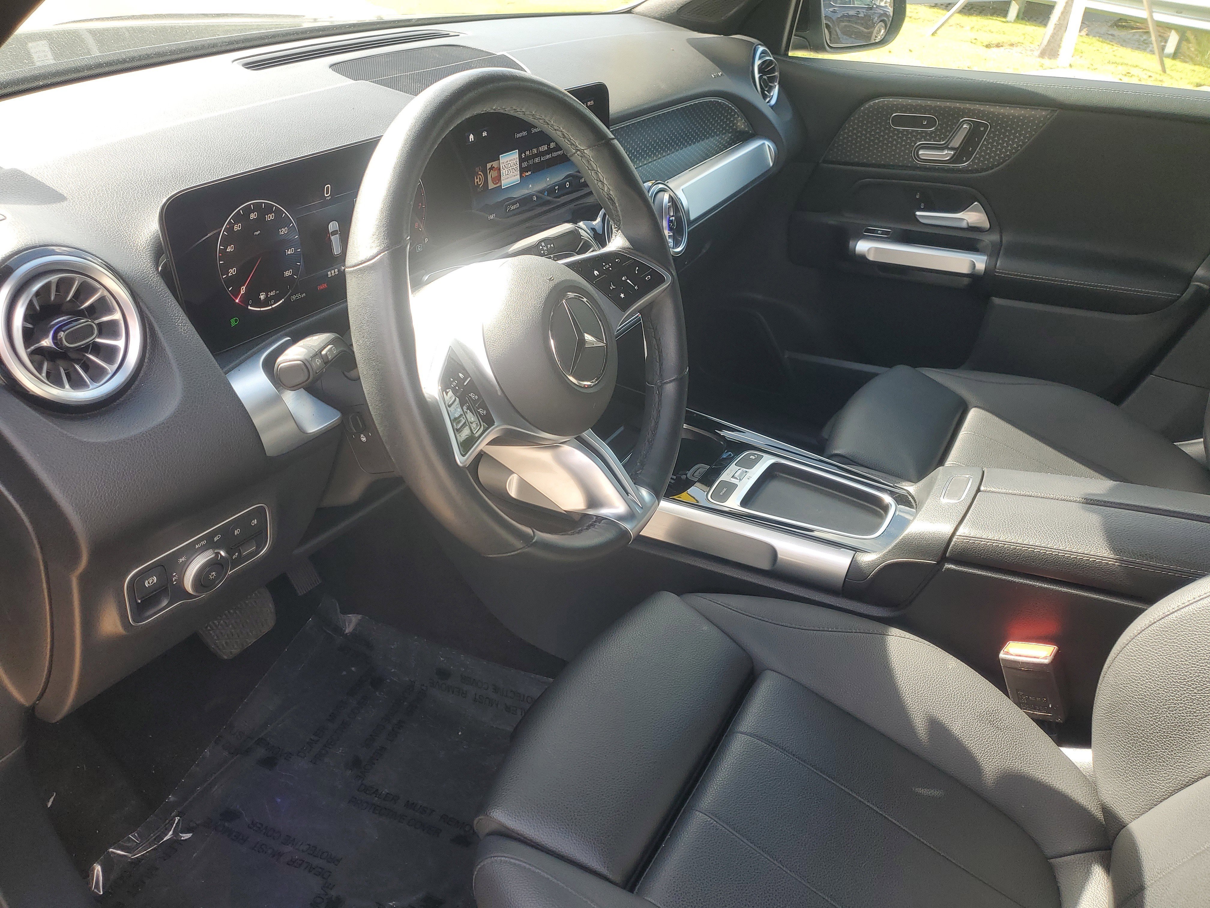 Used 2025 Black Mercedes-Benz GLB 250 image 16