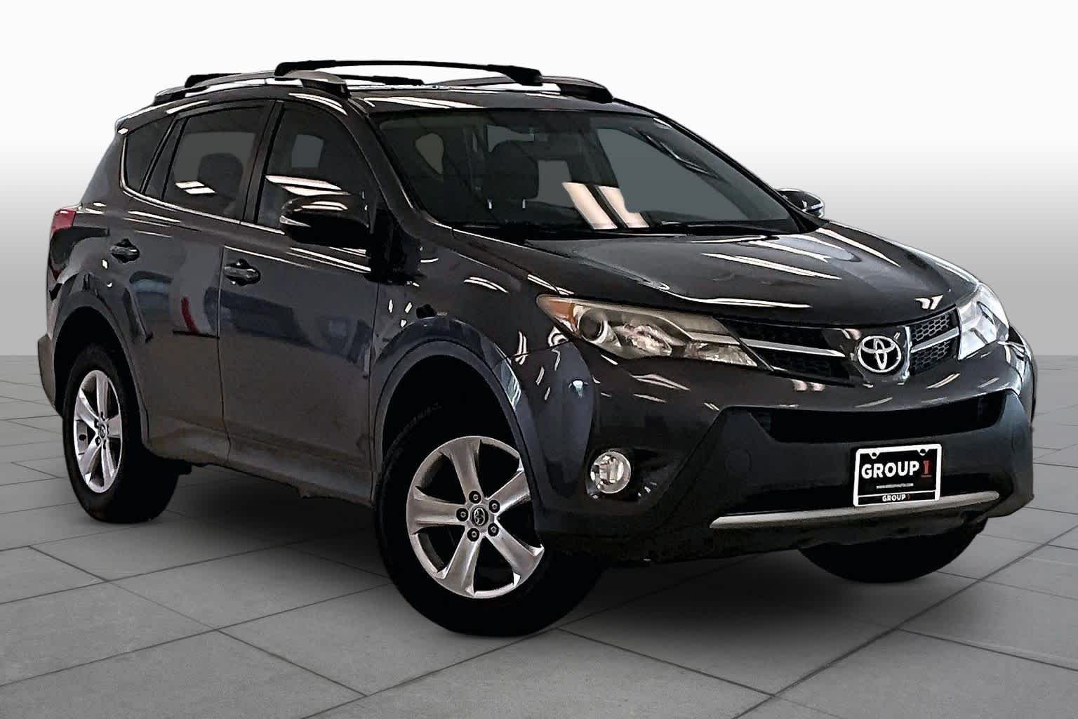 Used 2015 Magnetic Gray Metallic Toyota XLE image 2