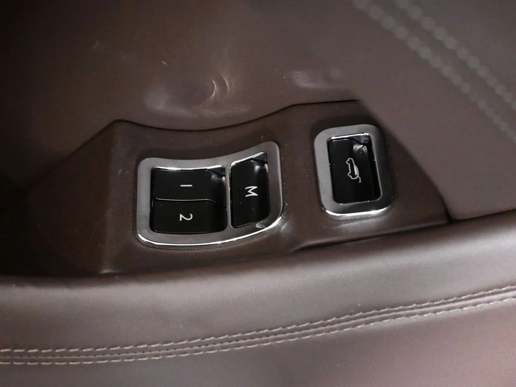 Used 2022 Blue Bentley S image 33