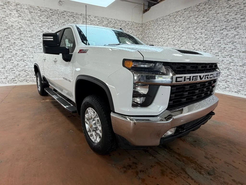 Used 2022 White Chevrolet LT image 7