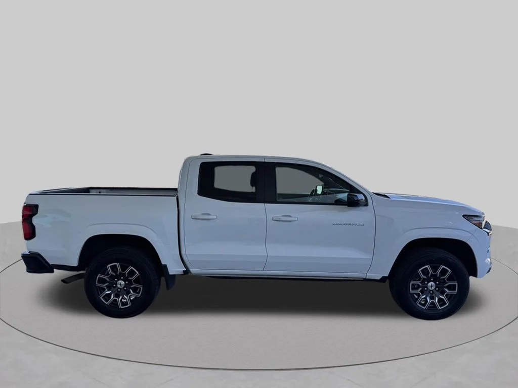 Used 2023 Summit White Chevrolet Z71 image 7