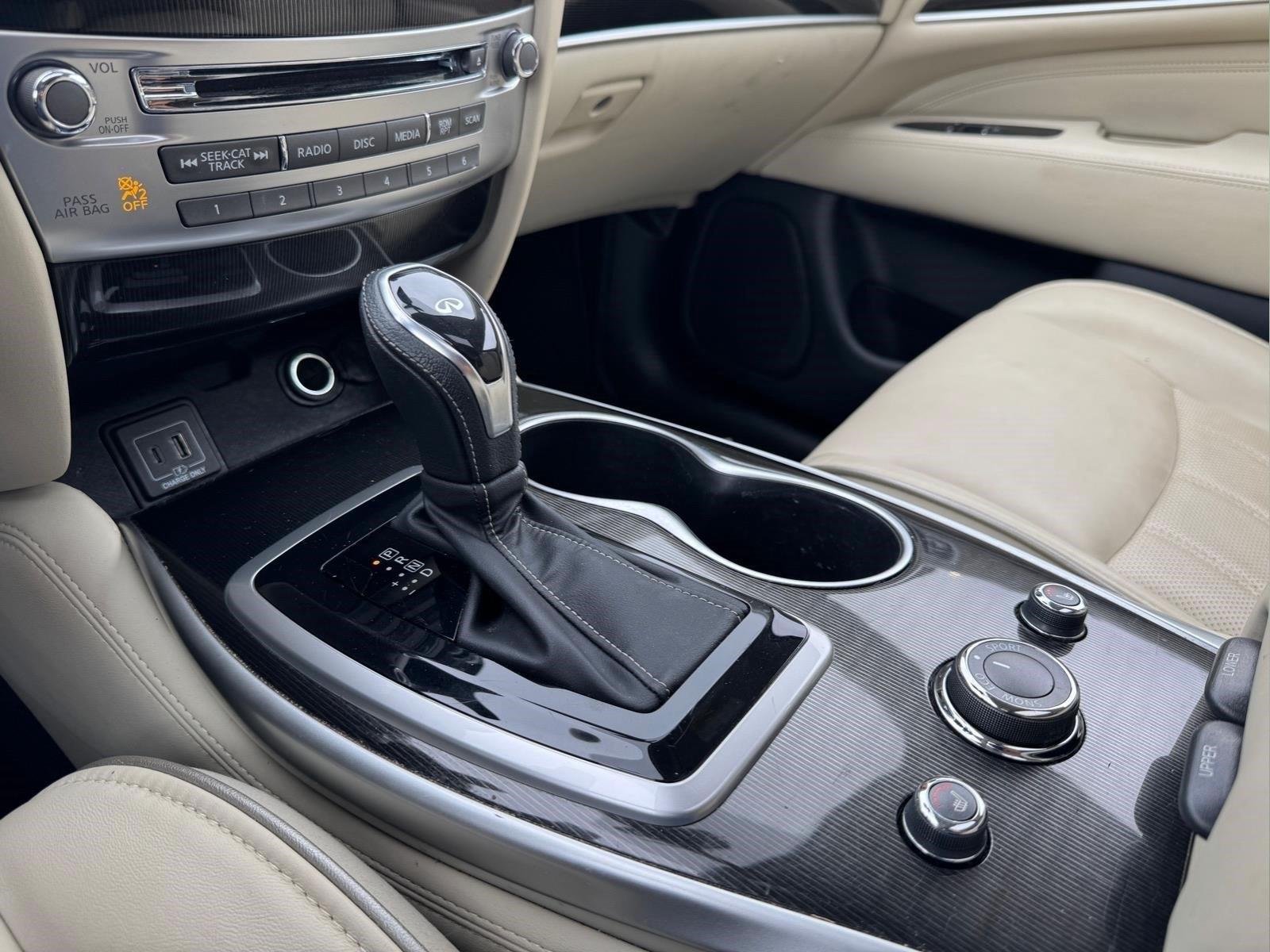 Used 2020 Majestic White INFINITI LUXE image 23